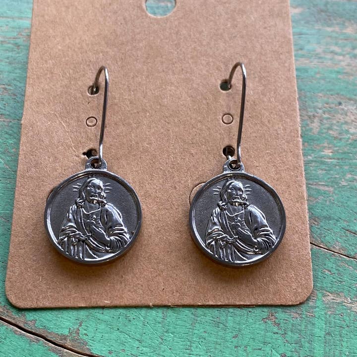 Heilig hart van Jezus oorbellen voor wholesale door Love and Honor Jesus LLC