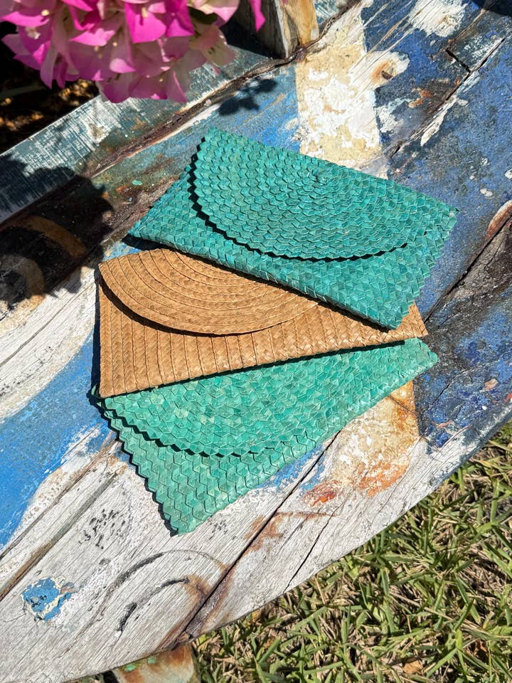 Portafoglio Sisiki Intrecciato a Mano - Pochette Turchese di Bali per la vendita all'ingrosso da parte di Crafts Love Dreams