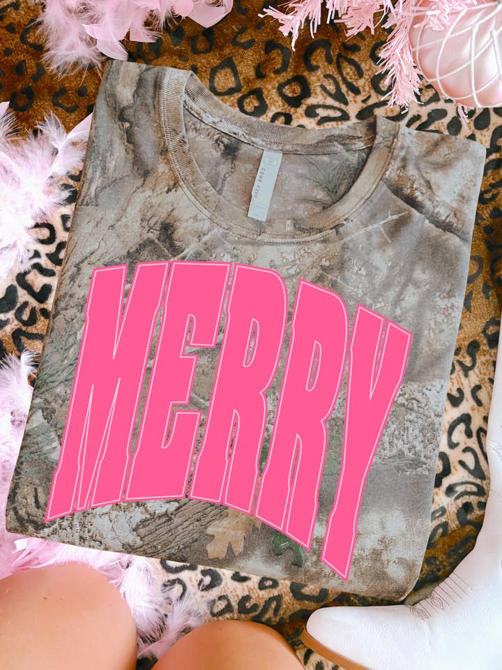 Merry Tee (Taglia Grande) per la vendita all'ingrosso da parte di Downtown Darling Wholesale