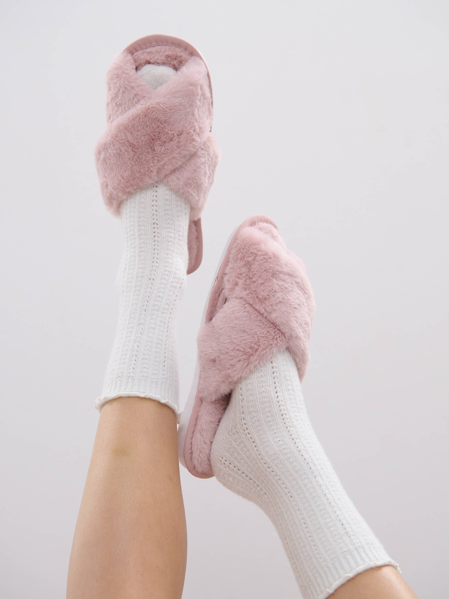 Angels Whisper Accessories - Wholesale Slippers – Women's - [1Pack] Skylar Fluffy Slippers in Pink (2SM & 2ML/pack)2