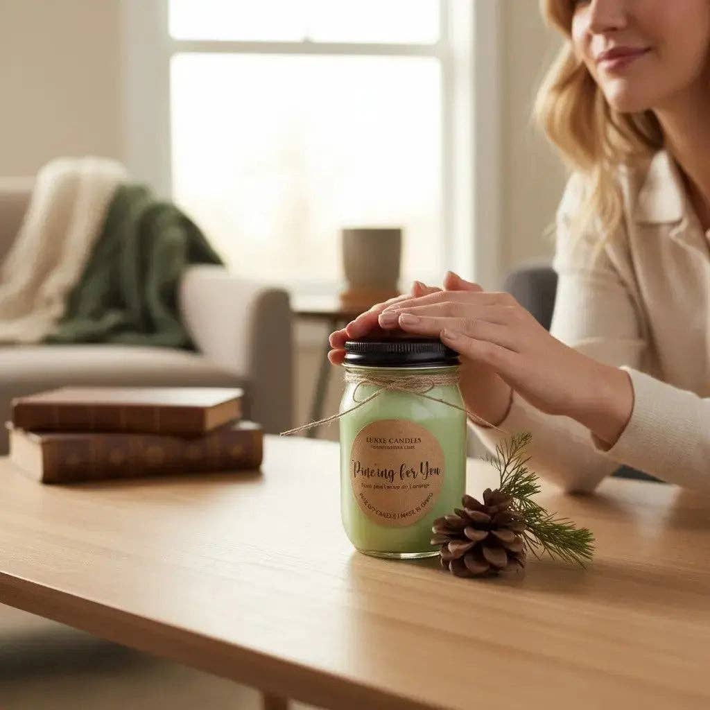 LUXXE Candles – Vela em jarro/copo por atacado – Vela "Pine"ing for You | Vela de Soja Orgânica1