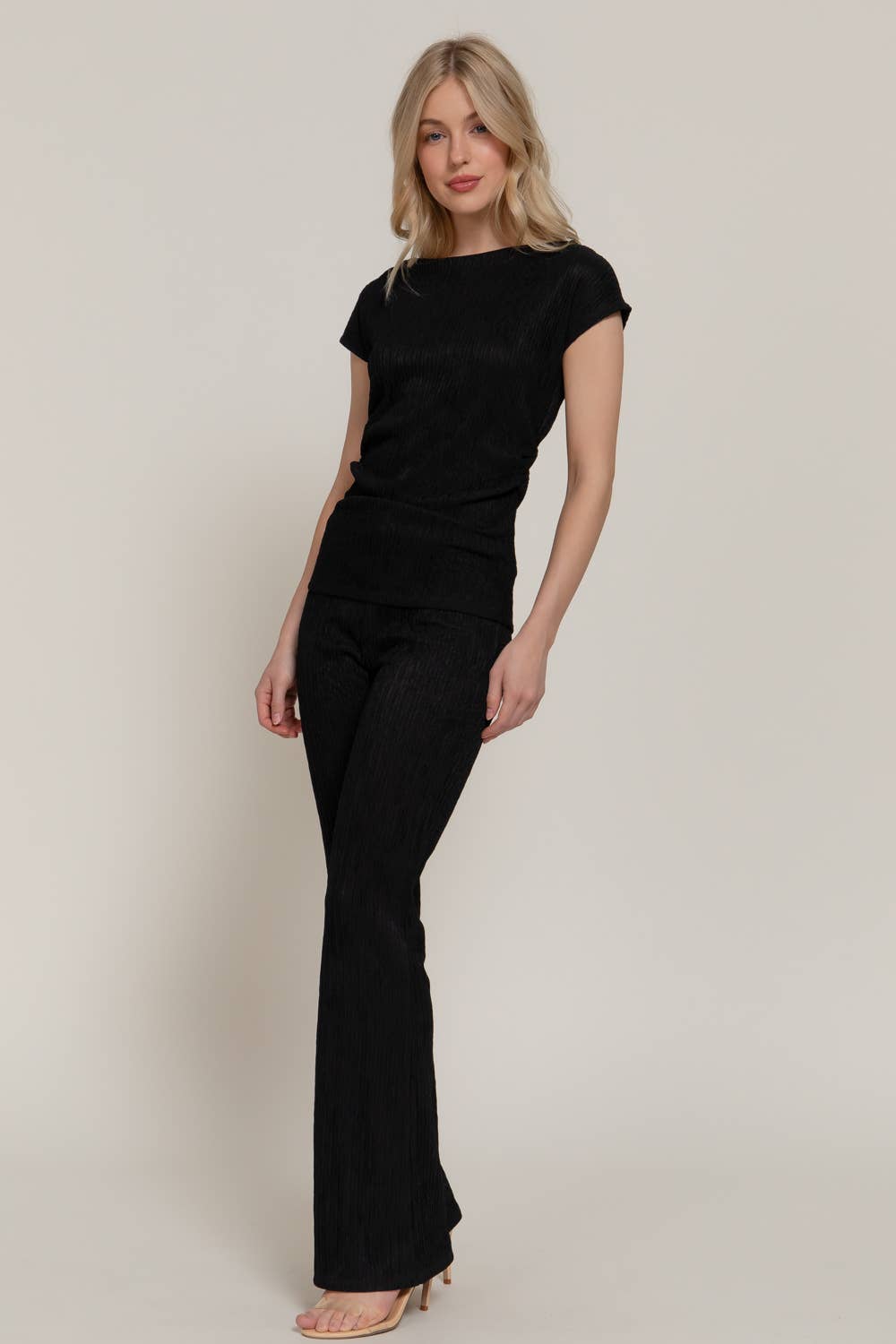 Active Basic | Active USA - Vendita all'ingrosso Completo top e pantaloni (NON loungewear) - Donna - Completo con Top a Manica Corta Dolman e Pantaloni Lunghi Svasati a Increspature Ondulate8