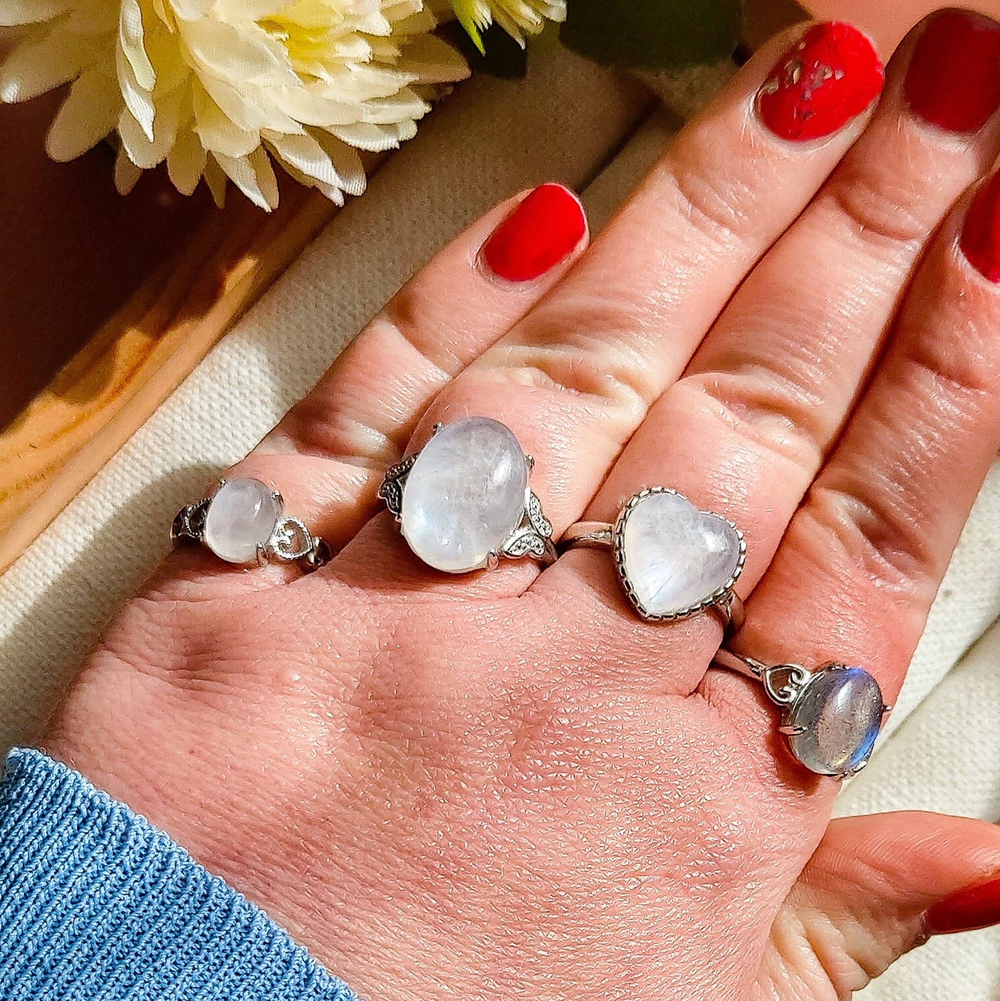 PIEDRA LUNAR CON BASE PLATEADA Anillo DEVA HEART de plata 925 ~ ajustable con forma de corazón y piedra lunar, piedra lunar natural de venta al por mayor en Faire3