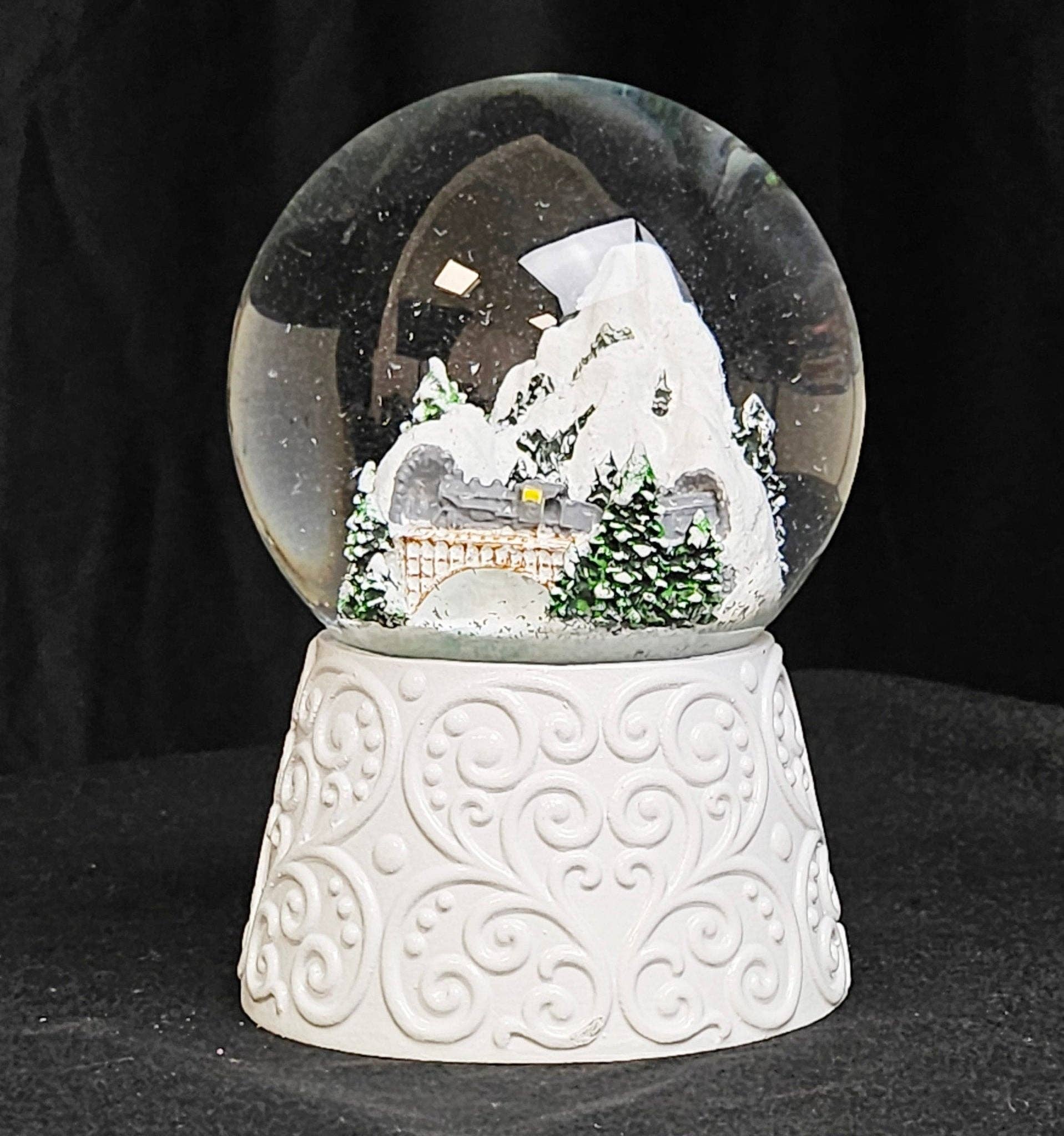 Schneekugelhaus - Vendita all'ingrosso Palla di neve - Bambini e neonati - Sfera di neve nostalgica paesaggio montano su base bianca10