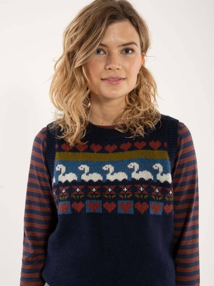 Danecuddle Wool Vest Dk Navy for wholesale by Danefae København