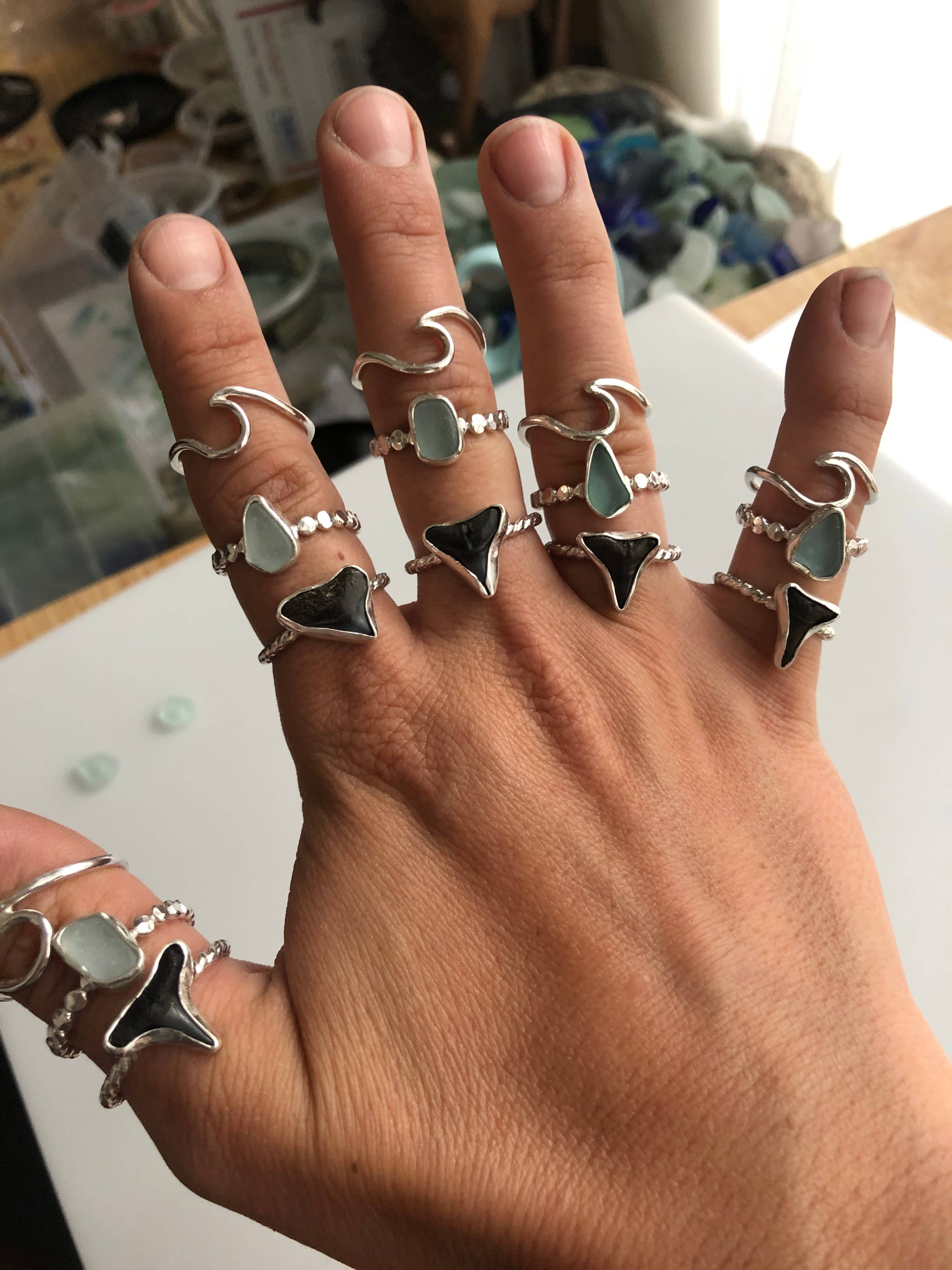 La Soucique Studio Metalsmithing – Anel de cocktail/declaração por atacado – Anel Perelle Simples de Vidro do Mar2