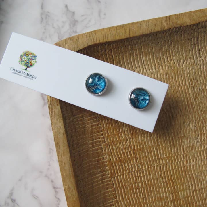 Boucles d'oreilles à tige, aquarelle, teintes bleues, tourbillon pour la vente par Crystal McMaster Jewellery Designer