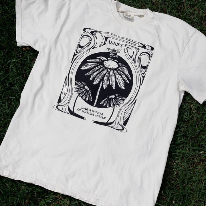 Daisy Tee (ivoor) voor wholesale door Yat Cat Print Co.