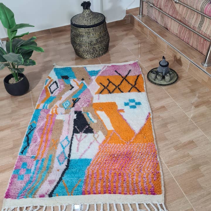 Tapis en laine Beni Ourain noué à la main authentique 200×300 cm 756 pour la vente par Maroccarpets Poufs and pillows wholesale +31648976894