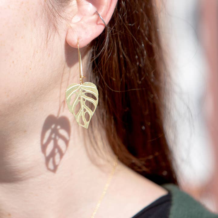 A Tea Leaf Jewelry - Wholesale Dangle Earrings - Monstera Adansonii Leaf Earrings3