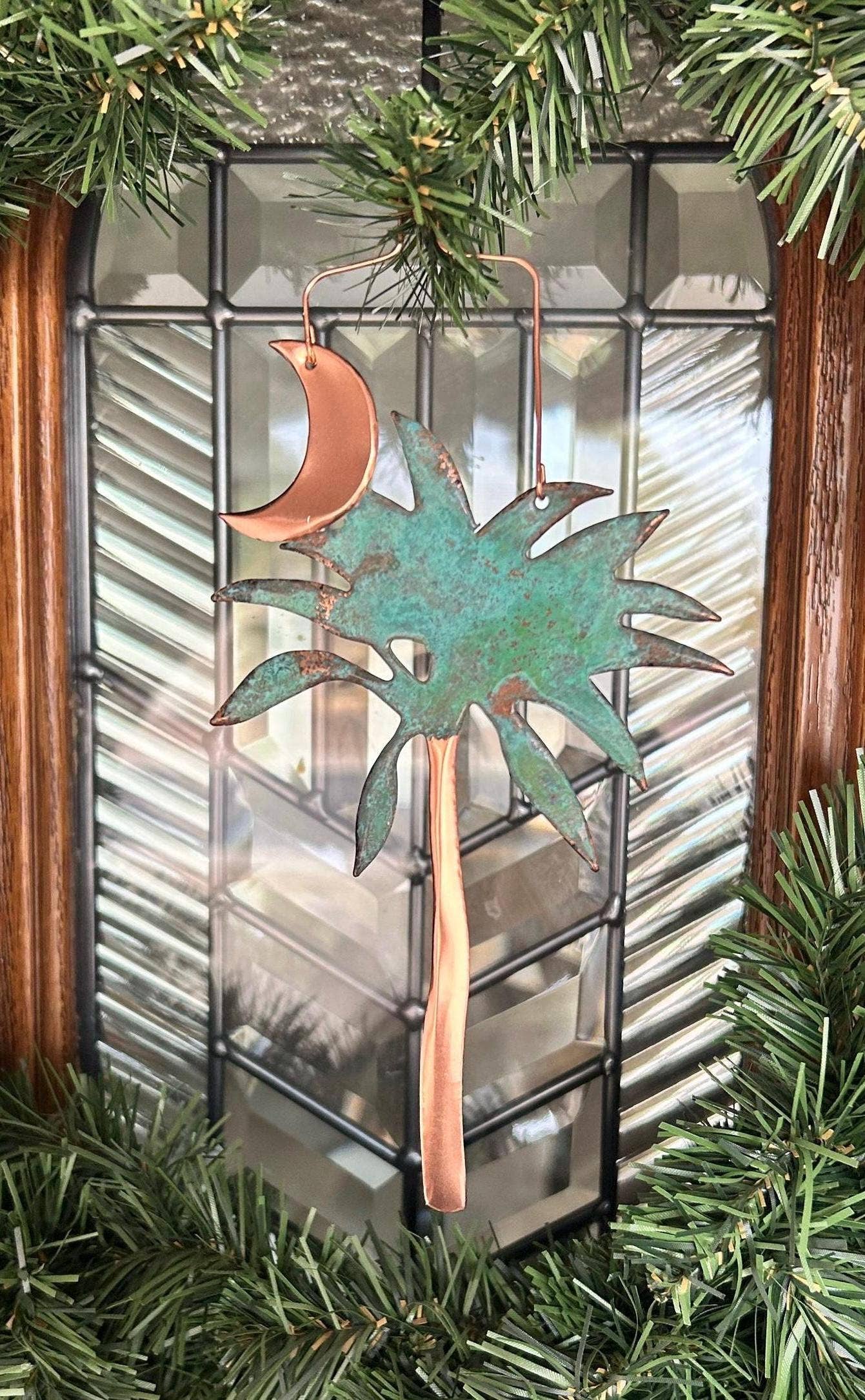 Dos Damas Designs - Vente Objets de décoration - Ornement de Noël en cuivre Palmier & Lune3