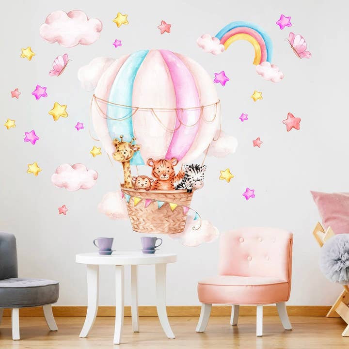 Sticker mural représentant des bébés animaux volant en montgolfière dans un ciel étoilé arc-en-ciel — Girafe, singe, zèbre, tigre — BR273 pour la vente par WallKoala
