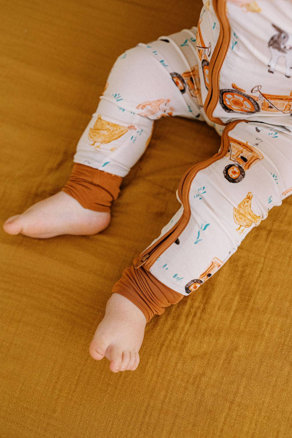 Tiny toes Baby Co – wholesale Byxdress - Baby – Bambu-djurdräkt med dragkedja för lantgårdsdjur2