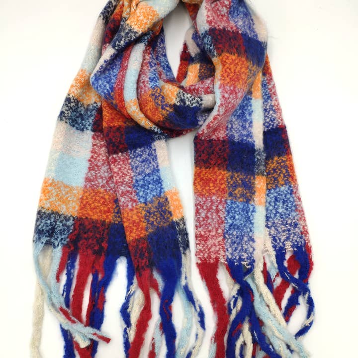 Small plaid scarf with large fringes for wholesale by Charmant