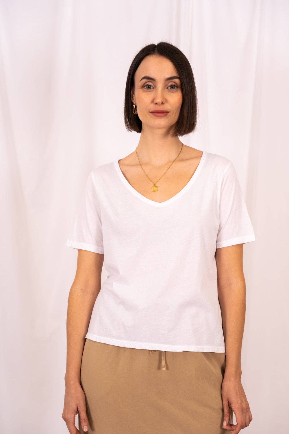 POEMS BCN – Engroshandel T-shirt – til kvinder – TIKEI bomulds T-shirt med V-hals7