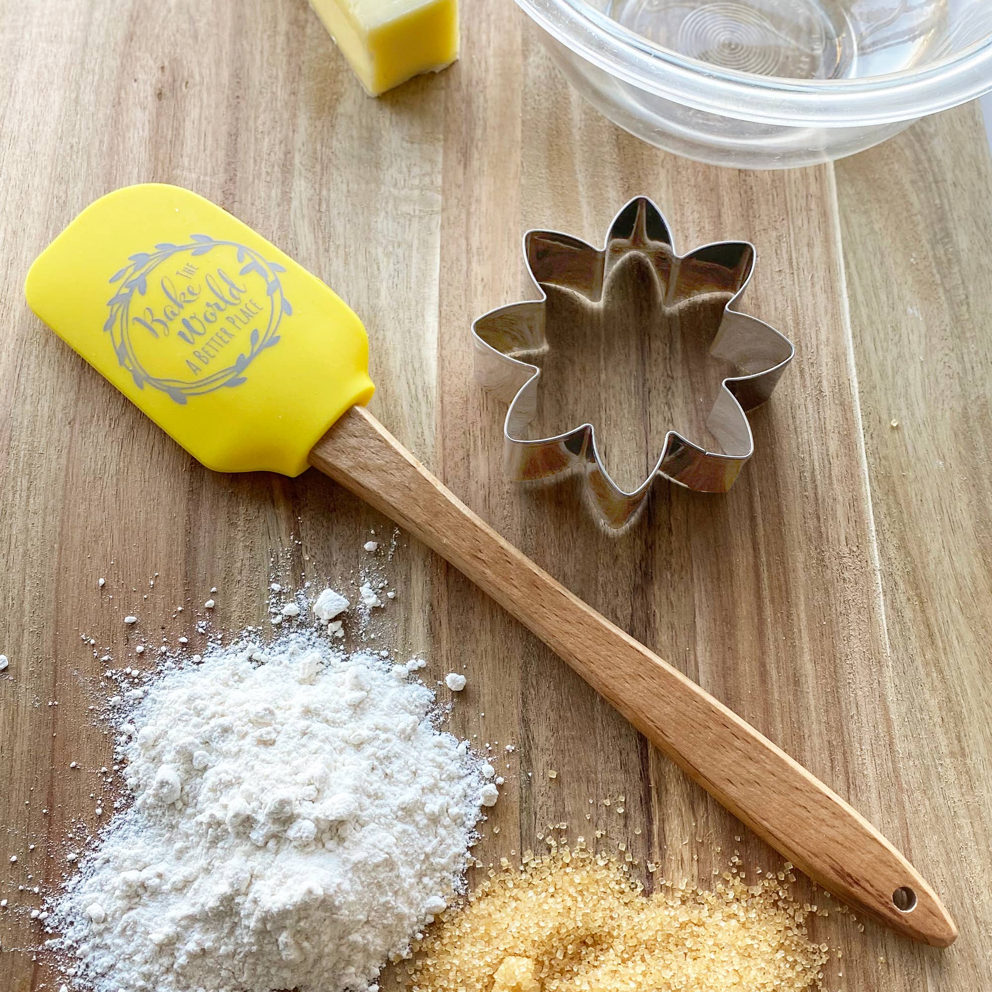 R&M International - Venta al por mayor Espátula/volteador - Juego de espátulas Everyday de 2 piezas con cortador de galletas3