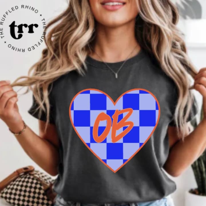 Camiseta Mascote Coração Axadrezado Espírito de Equipa | PERSONALIZADO por atacado de The Ruffled Rhino