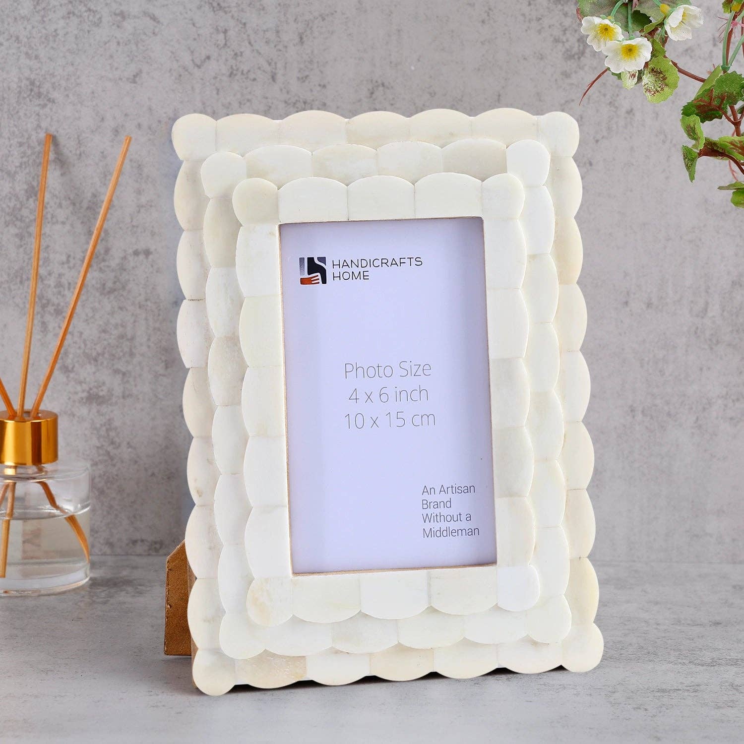 Handicrafts Home - Wholesale Picture Frame - Picture Frame Scalloped Arts Bone Inlay White 4x61