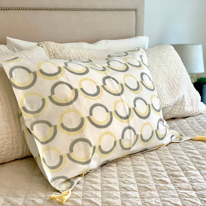 Fodera per cuscino per cani Prairie giallo burro e grigio per la vendita all'ingrosso da parte di Beastly Threads