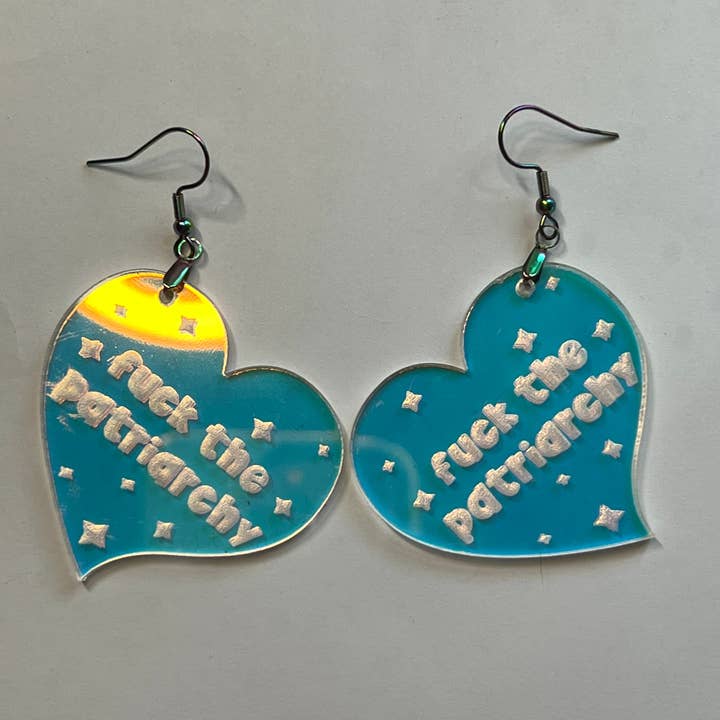 The Foxy Hipster – wholesale Hängande örhängen – Fuck The Patriarchy Iriserande Fish Hook Dingle Örhängen6