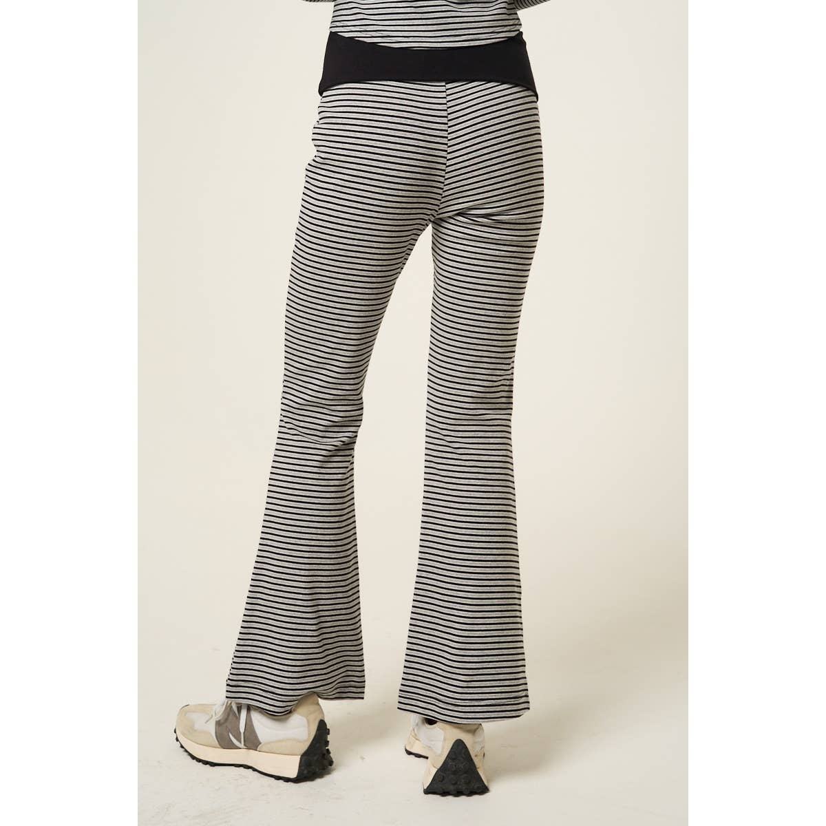 RAYURE GRIS / NOIR Ensemble sweat à capuche zippé rayé et pantalon évasé en vente sur Faire9