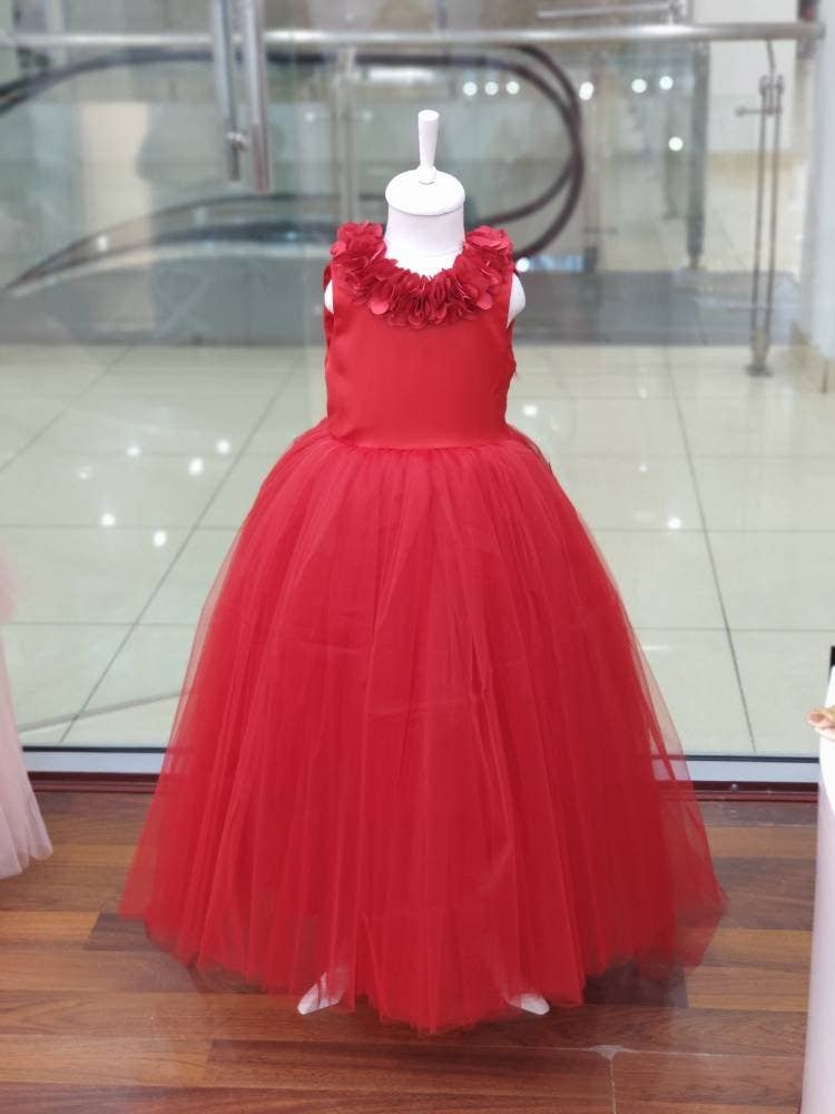 Tiny Glamour – Engroshandel Aftenkjole - Dame – Blomsterpigekjole med drømmende blomster1