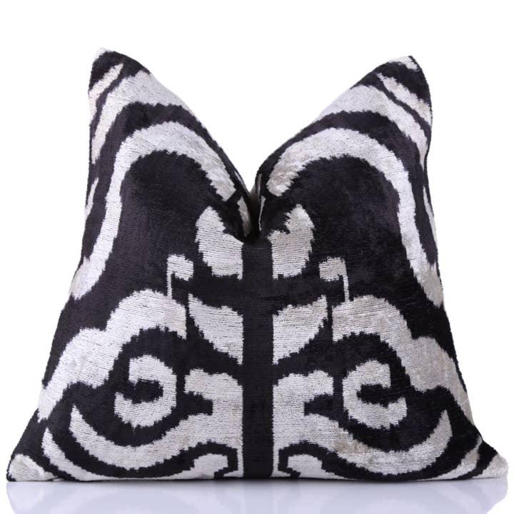 Handgjord 16x16 Sammetkudde – Svart & Vit Ikat Medaljong för wholesale av Canvello