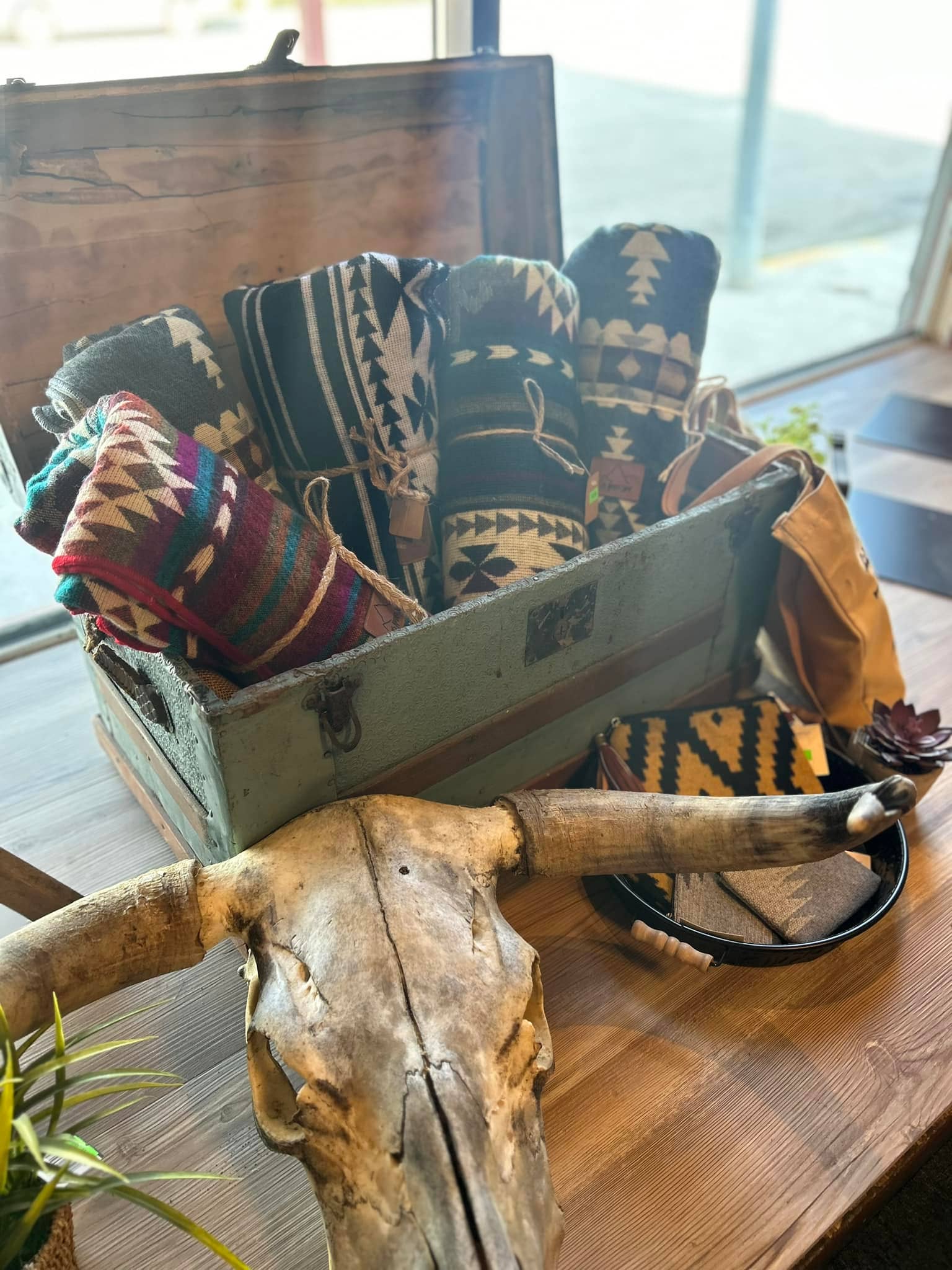 Los Andes Shop - Wholesale Throw Blanket - Diamonds Southwestern Print Neutrals Throw3