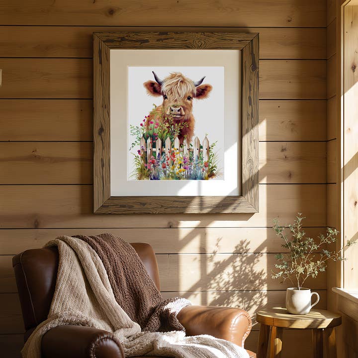 Impresión artística de vaca de las tierras altas y cerca de flores silvestres – Casa de campo rústica para venta al por mayor de Designs by Michaela
