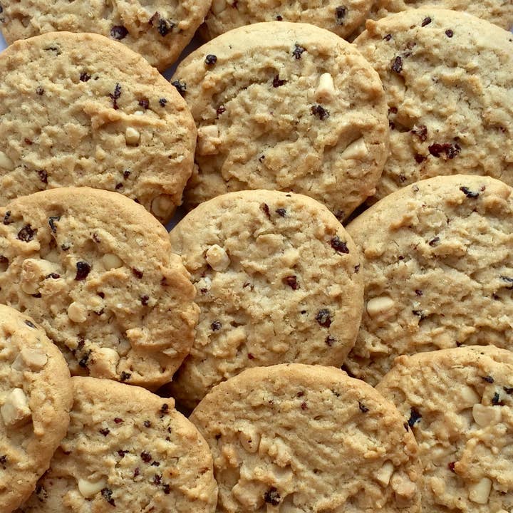 Churchill's Confectionery – wholesale Biscuit – Lily Pond Gift Tin with Mini White Choc & Raspberry Biscuits7