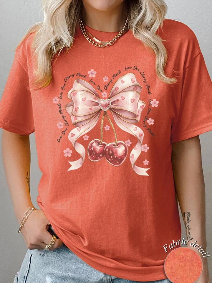 T-shirt en coton épais avec motif mignon de cerise rose amour pour la vente par Pink Irene Wholesale
