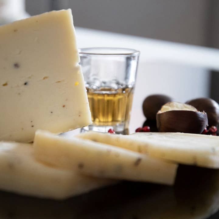 I sapori di una volta s.r.l.s - Wholesale Cheese - Pecorino with Truffle1