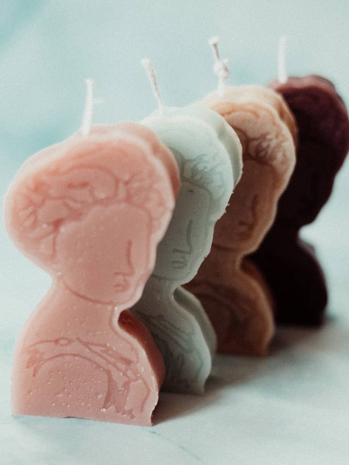 Bougie Goddess, non parfumée pour la vente par Creative Cliche Candle Co.