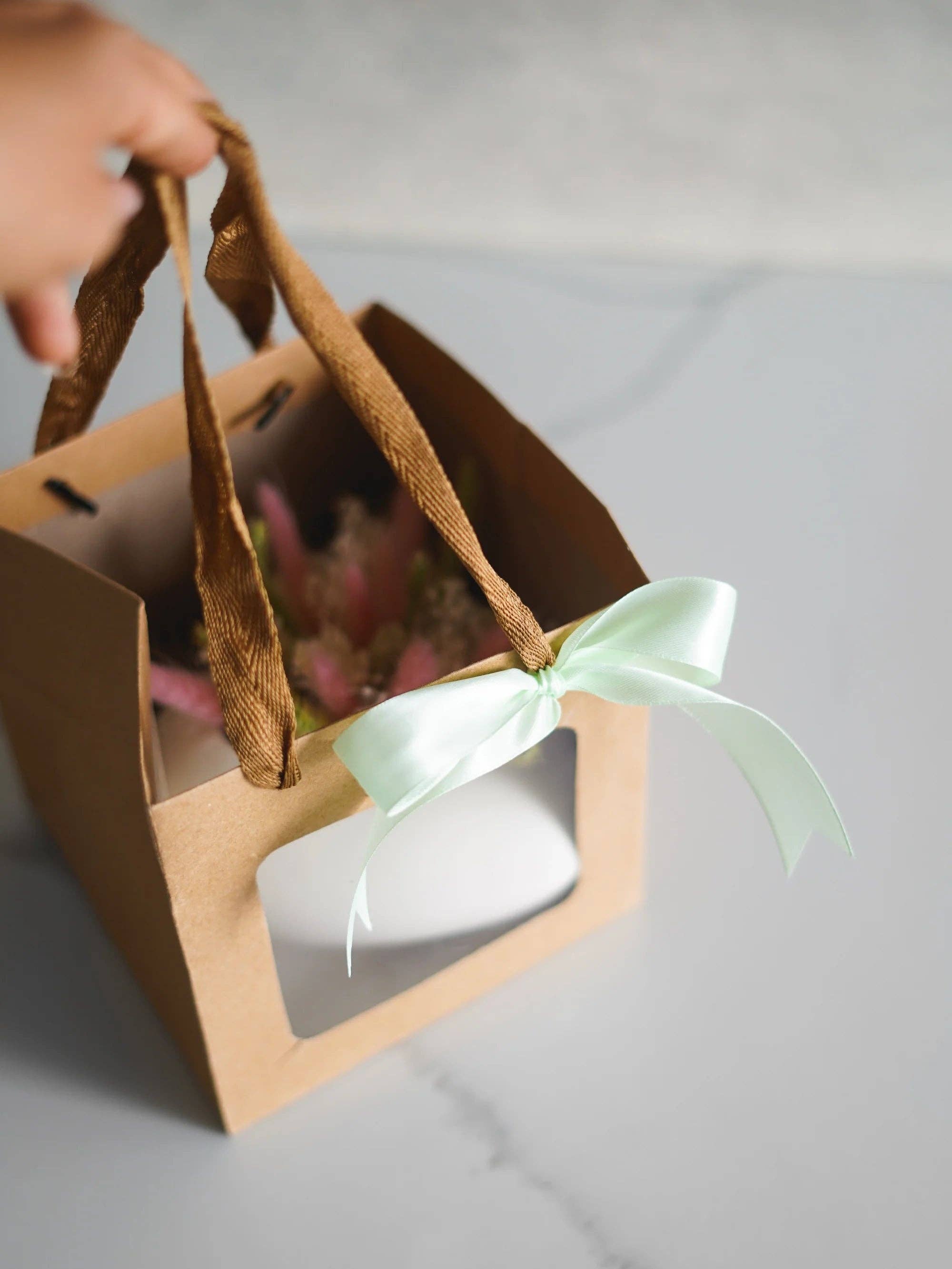 CerAmor Cerâmica - Venta al por mayor Tarros decorativos - Caja Amor en cerámica con ramo de flores secas1