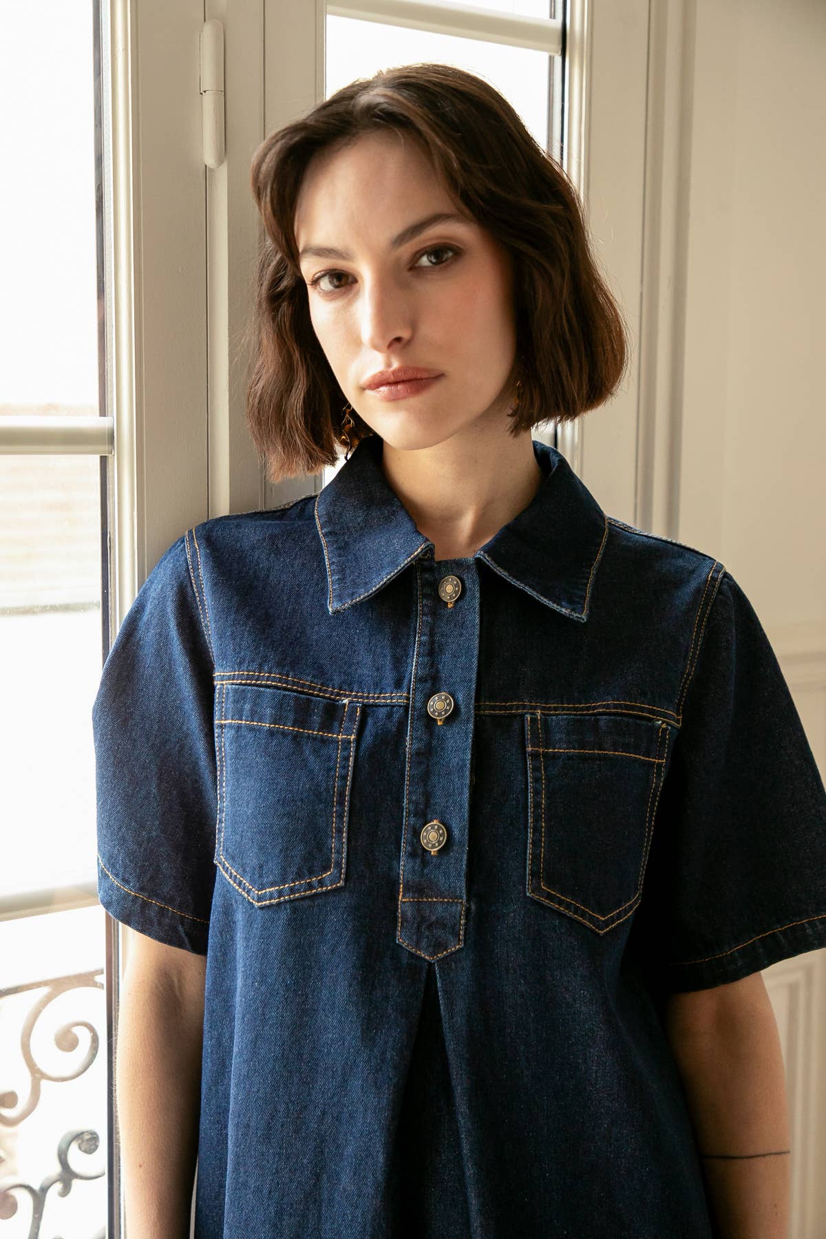 Calie Paris - Vendita all'ingrosso Vestito - Donna - Abito corto in denim Dalia con collo camicia0