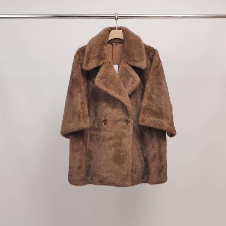 Short faux fur coat 3/4 sleeves DSY25035 and other Purchase Wholesale grosshandel für wohnaccessoires. Free Returns & Net 60 Terms on Faire trending on Faire.