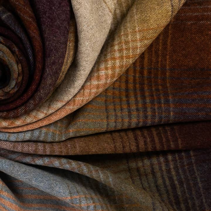Prince of Scots - Wholesale Throw Blanket - Highland Tweeds Shetland Lambswool Ombre Throw (Burgundy) 7