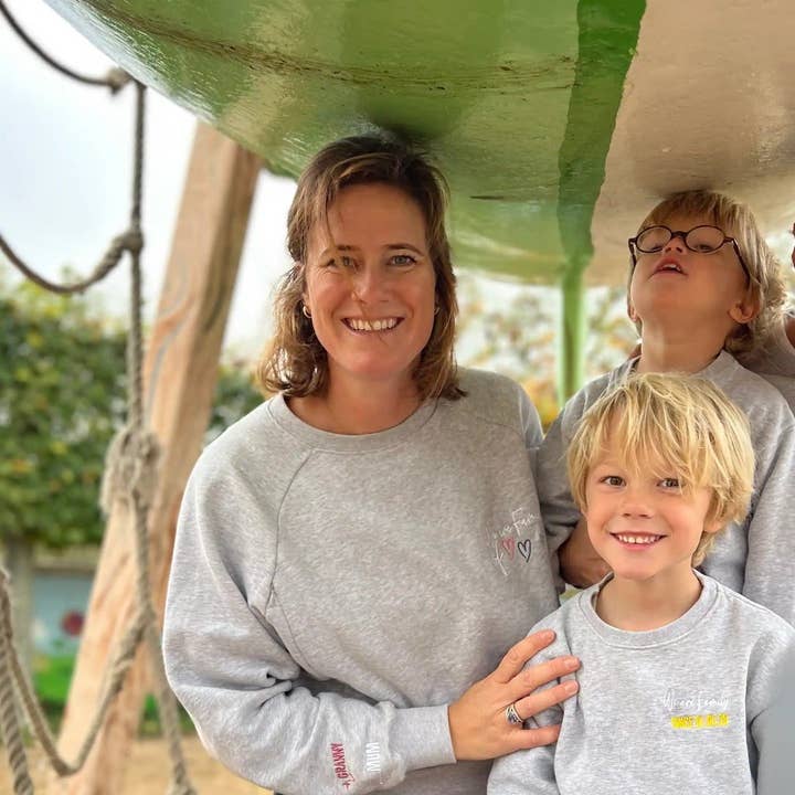 Sweat allaitement 'we are Family' - COOL MUM pour la vente par Milk Away srl