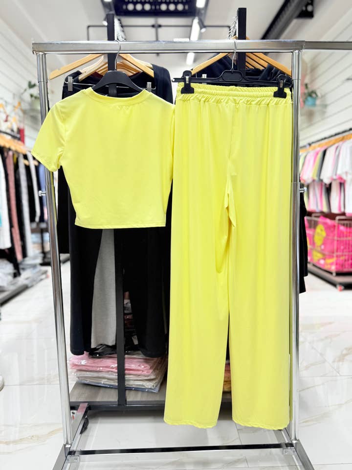 Chilli Girl Collection - Wholesale Top & Pant Set (NOT Loungewear) - Women's - Crop t-shirt and wide-leg pants with side splits setÂ