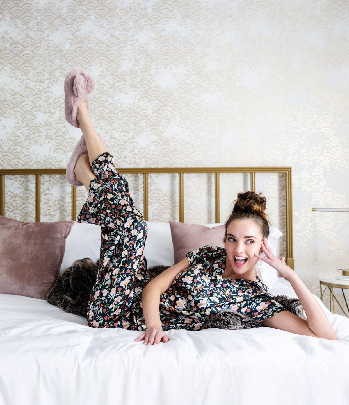 DM Merchandising - Venta al por mayor Zapatillas para casa - Mujer - Hola Mello Cuddlers Zapatillas Calentadoras Abiertas en Stock5