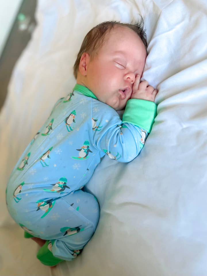 Joan's - Wholesale Sleepsuit - Baby - Penguin Zippy1