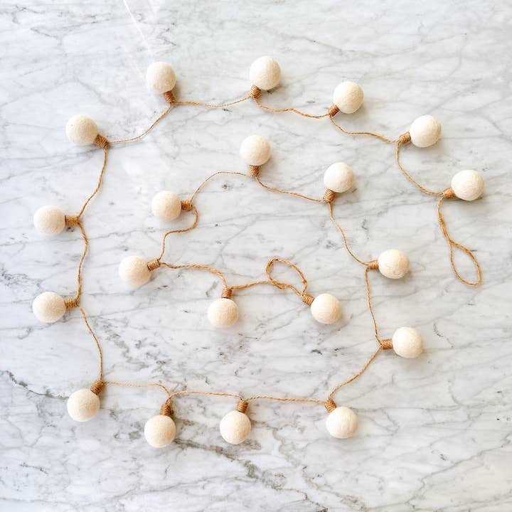 Ganapati - Wholesale Bunting/Garland - Felt Color Ball Lightbulb Garland