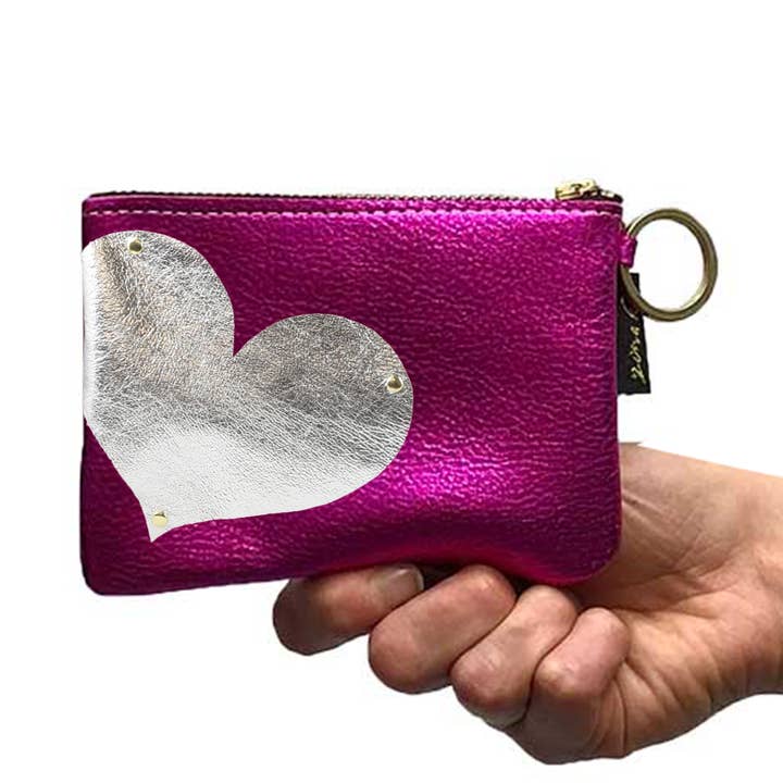 The Kara Wallet: aplique lateral en forma de corazón para venta al por mayor de Zina Kao Exclusives