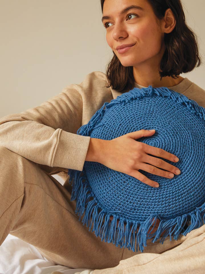 Trousse de coussin au crochet DMC, article CR102KS pour la vente par DMC