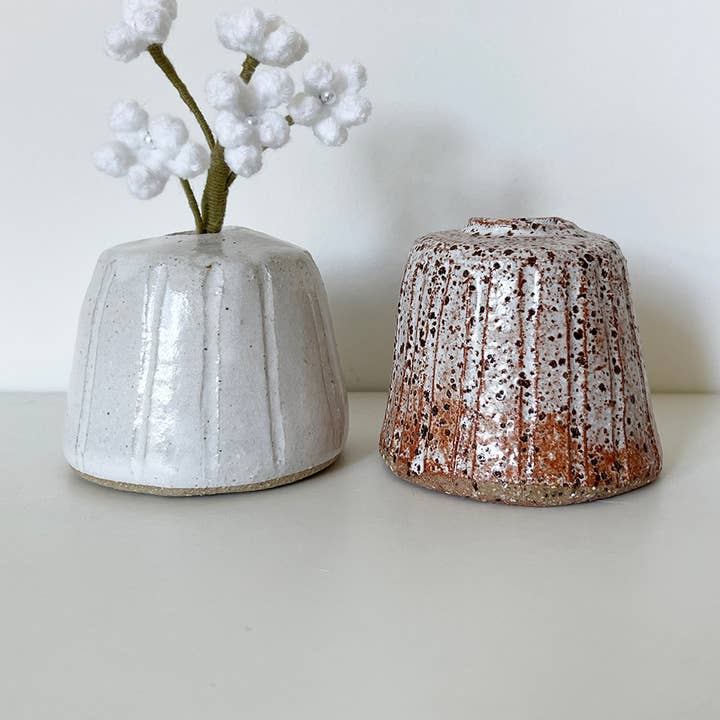 Jarrón de Capullos de Cerámica Estriada Tallada para venta al por mayor de Eli.C Studio