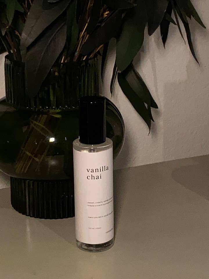 vanilla chai linen spray for wholesale by Camia Rhea