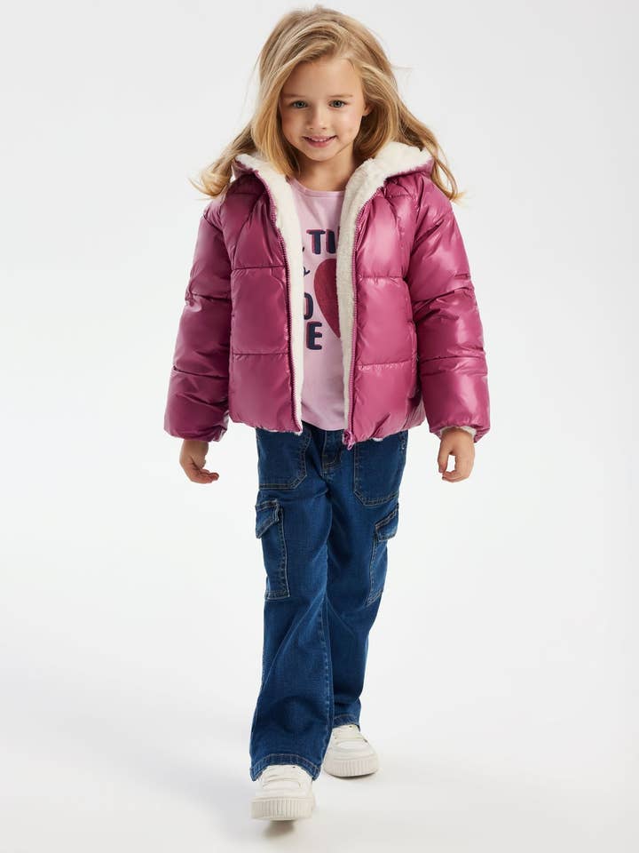 Giacca imbottita reversibile per bambine viola metallizzato 9m-8a per la vendita all'ingrosso da parte di Minoti sp. z o.o.