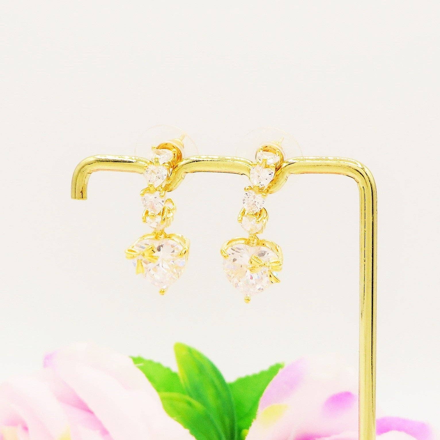 Daemon srls - Vendita all'ingrosso Orecchini pendenti - HELENA ~ Orecchini mini cerchio con cuore XL in Cubic Zirconia10