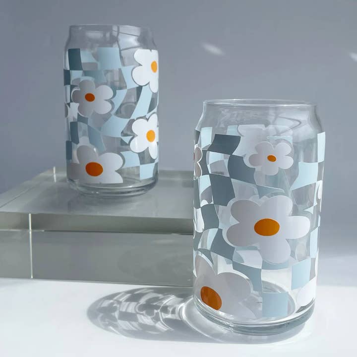 Day Trippin' | Rutig Daisy | Glass Cup för wholesale av amarieacreates