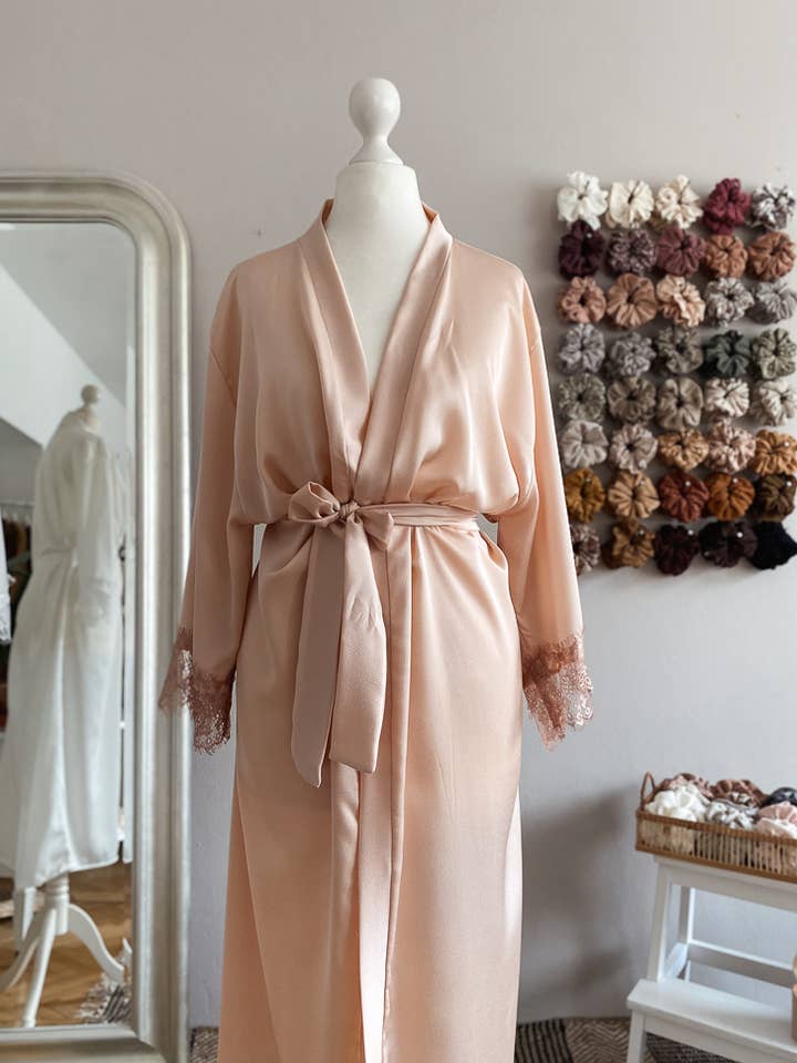 Satin & lace robe / powder for wholesale by Evelina Apparel